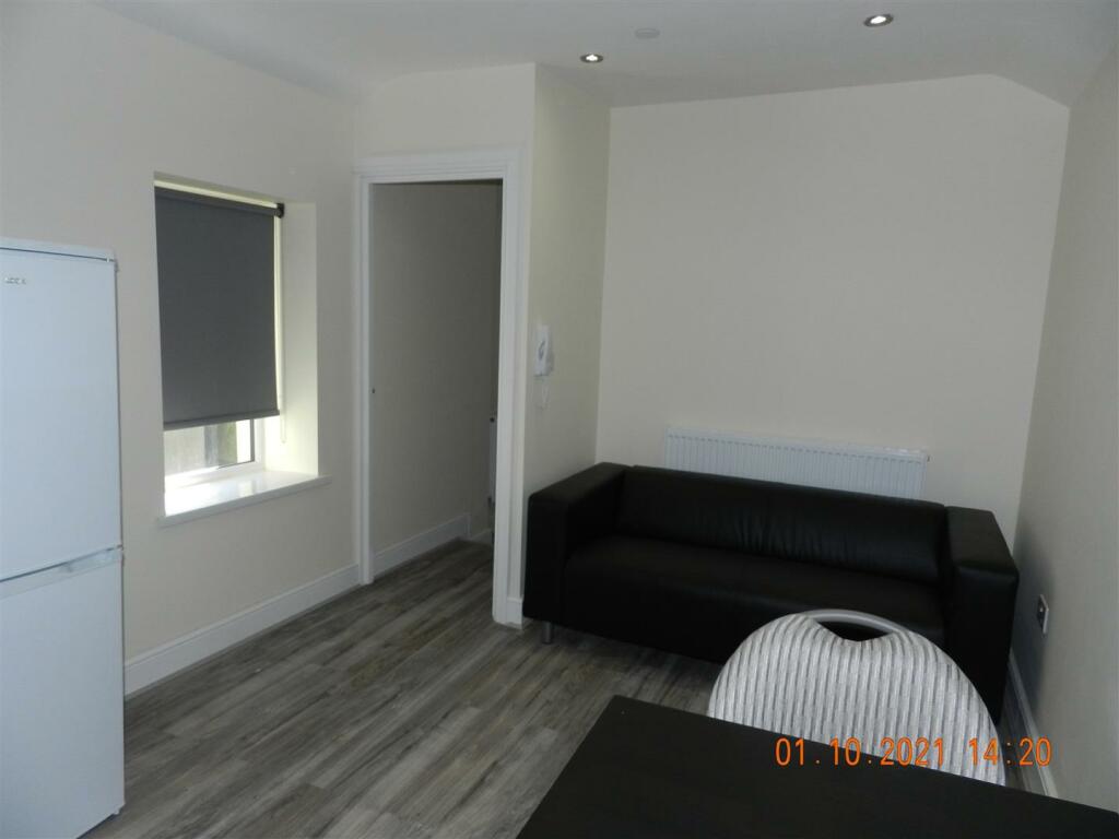 Additional property image - 1 Bed Flat, Cyrril Crescent