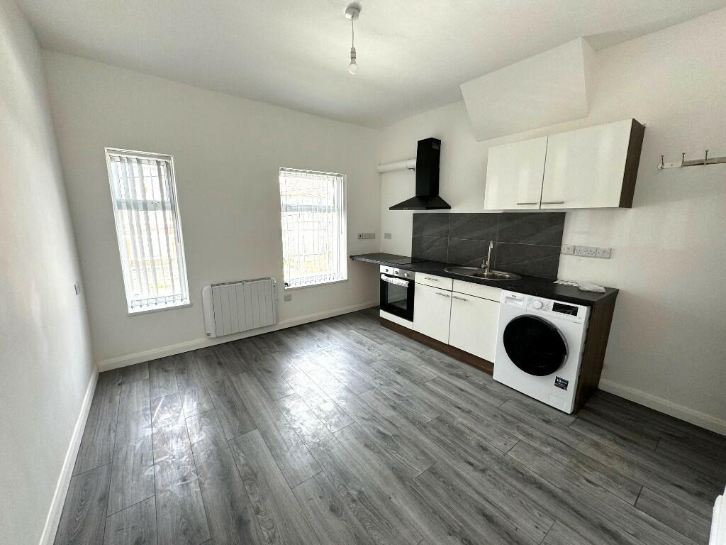 Studio flat for rent in Foleshill Road, Coventry, West Midlands, CV6