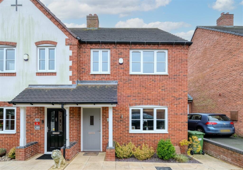 3 bedroom semidetached house for sale in Meadow View Close, Stoke