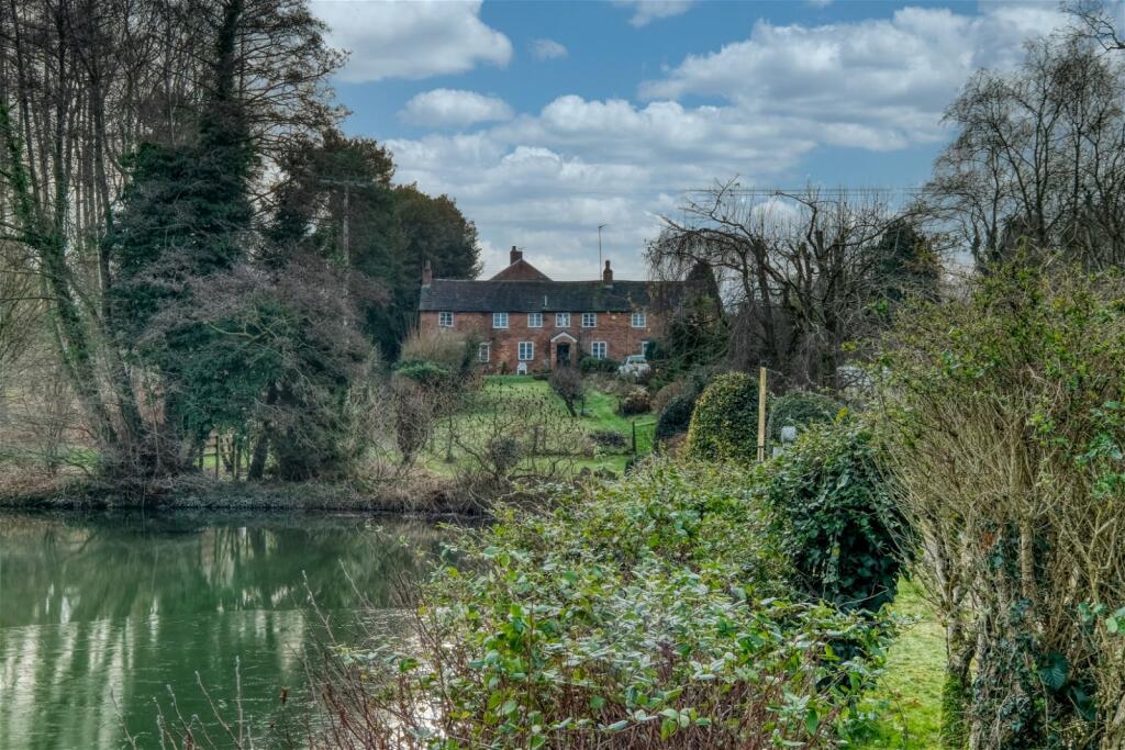 5 bedroom detached house for sale in Drayton Road, Belbroughton