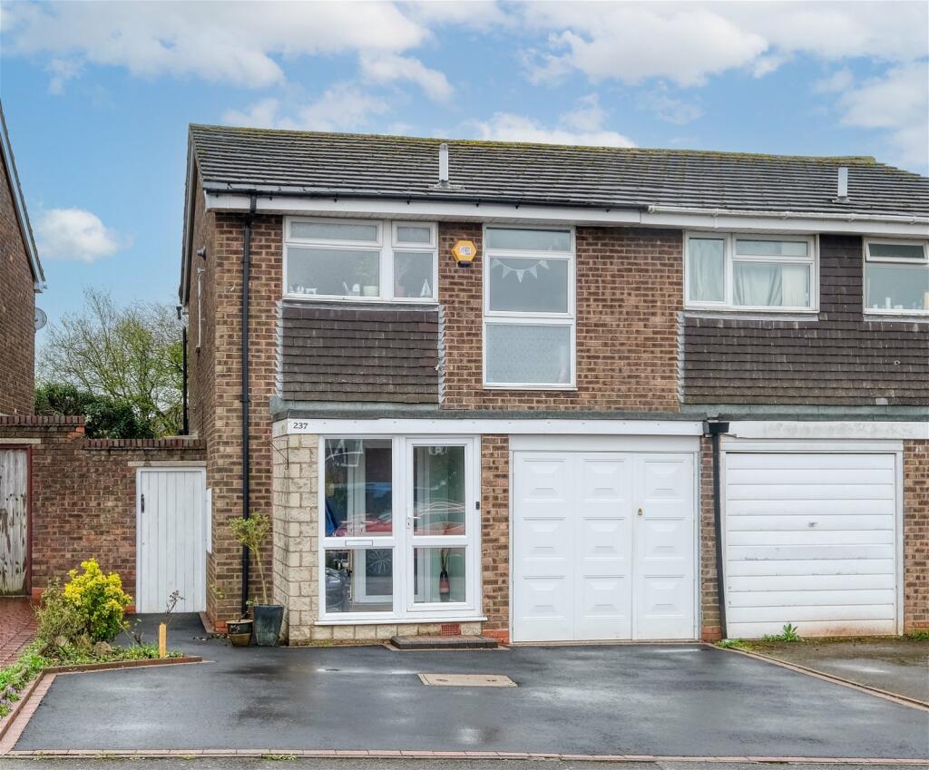 3 bedroom semidetached house for sale in Pennine Road, Bromsgrove, B61