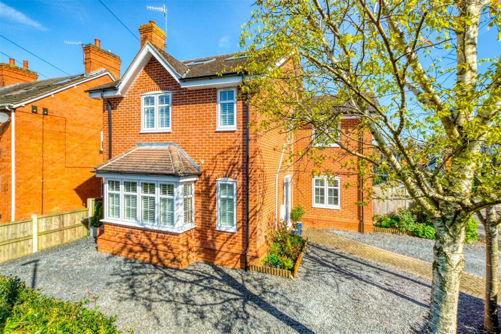 4 bedroom detached house for sale in Julian Close, Catshill, Bromsgrove