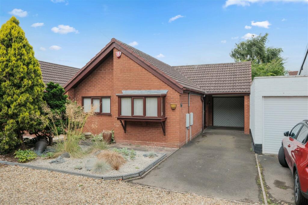 2 bedroom detached bungalow for sale in Redditch Road, Stoke Heath