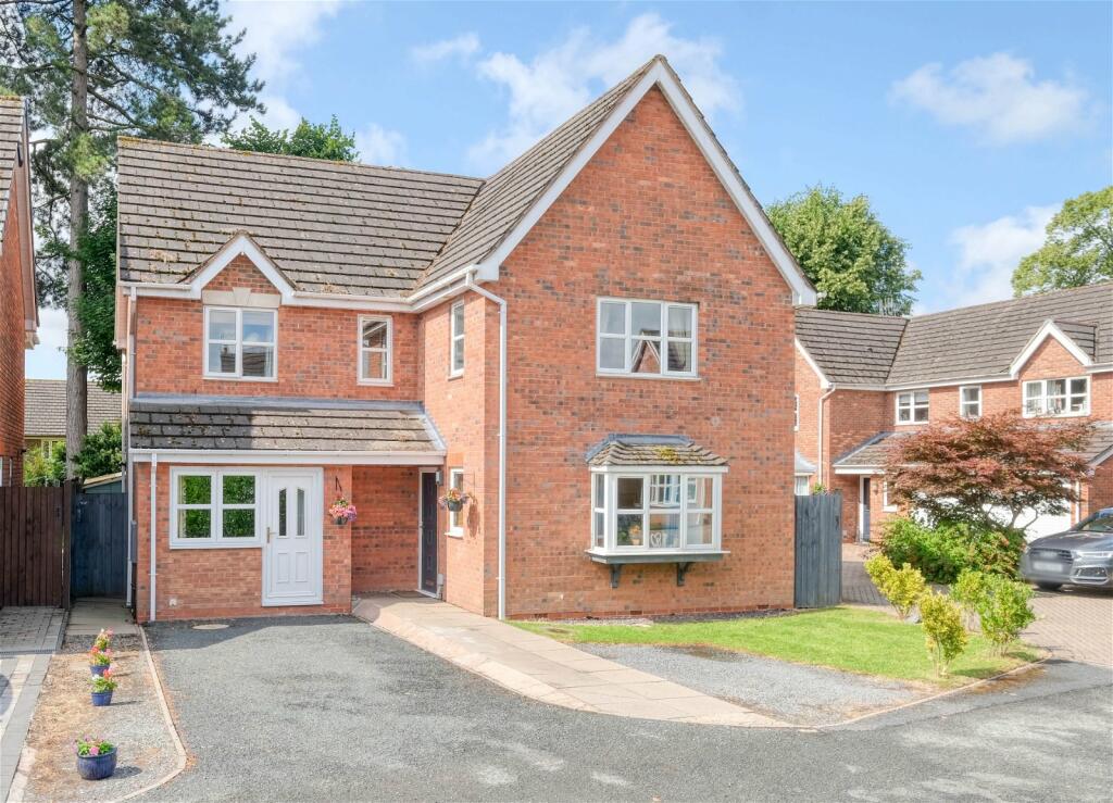 5 bedroom detached house for sale in Blossom Drive, Woodland Grange