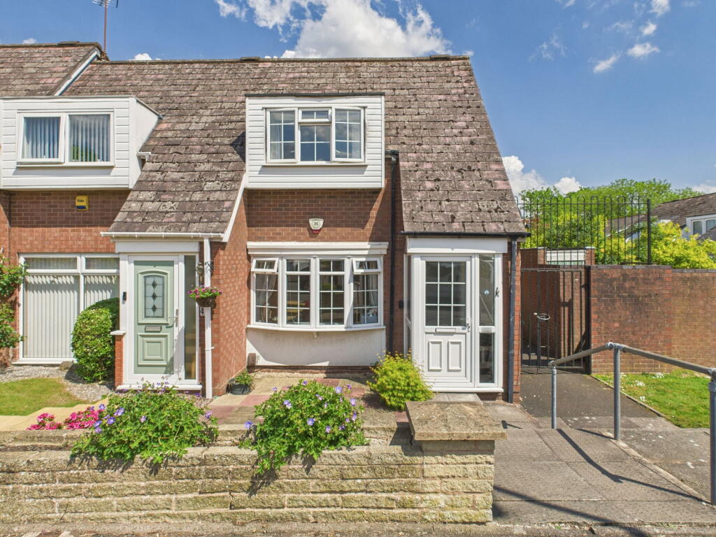 Main image of property: The Fairway, Kings Norton, Birmingham, B38 8YN