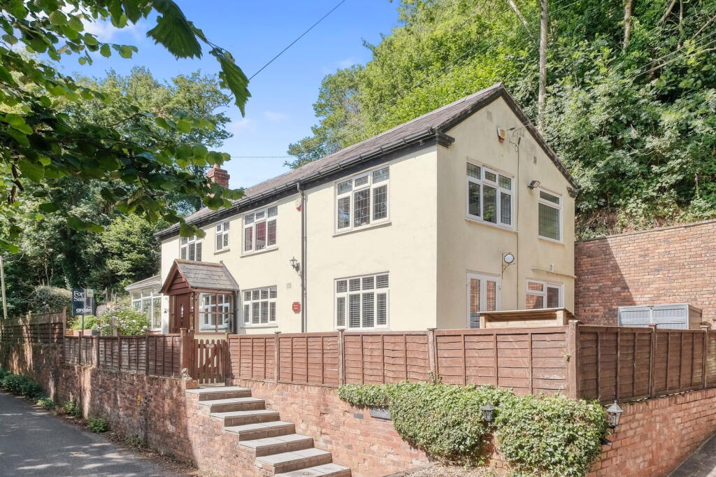 Main image of property: Holywell Cottage, Holywell Lane, Rednal, Birmingham, B45 9AA