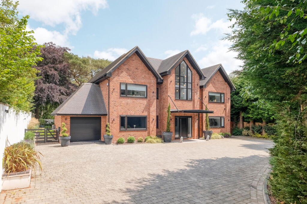 Main image of property: St. Catherines Road, Blackwell, Bromsgrove, B60 1BN