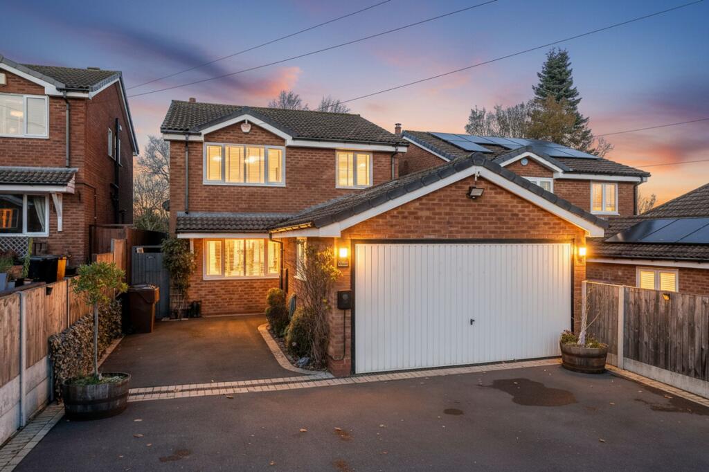 Main image of property: Beacon Hill, Rednal, B45