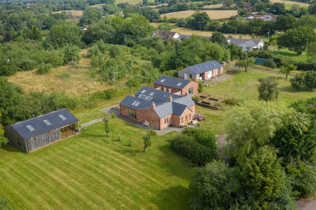7 bedroom detached house for sale in Whinfield Road, Dodford