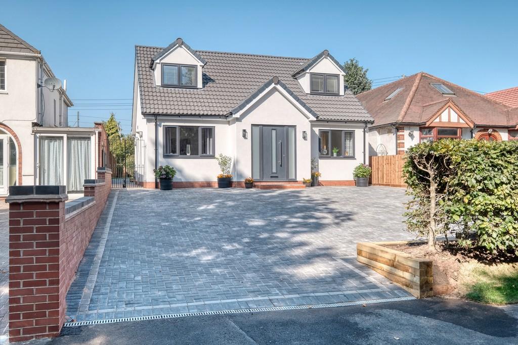 4 bedroom detached house for sale in Finstall Road, Finstall