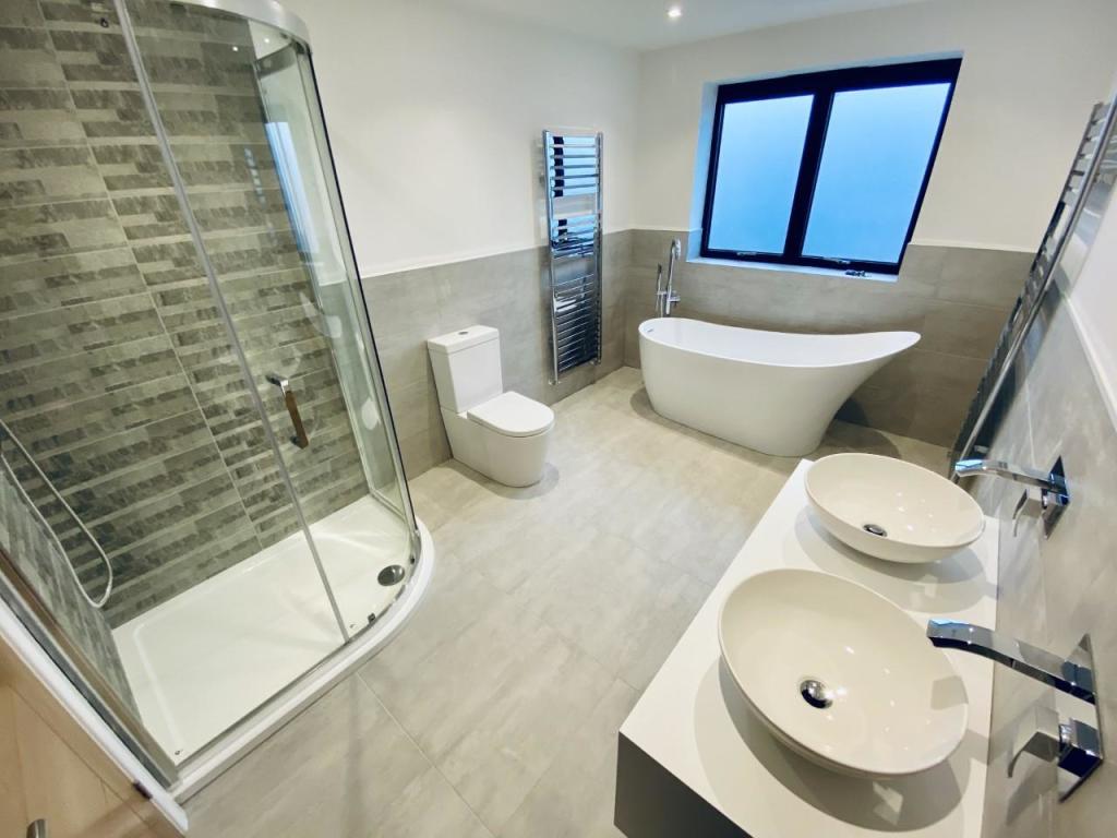 4 bedroom detached house for sale in New Lane, Skelmanthorpe