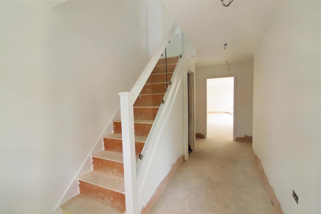 4 bedroom detached house for sale in New Lane, Skelmanthorpe