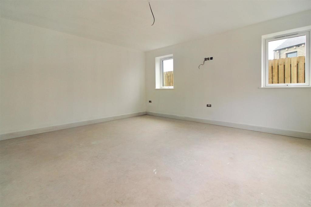 4 bedroom detached house for sale in New Lane, Skelmanthorpe