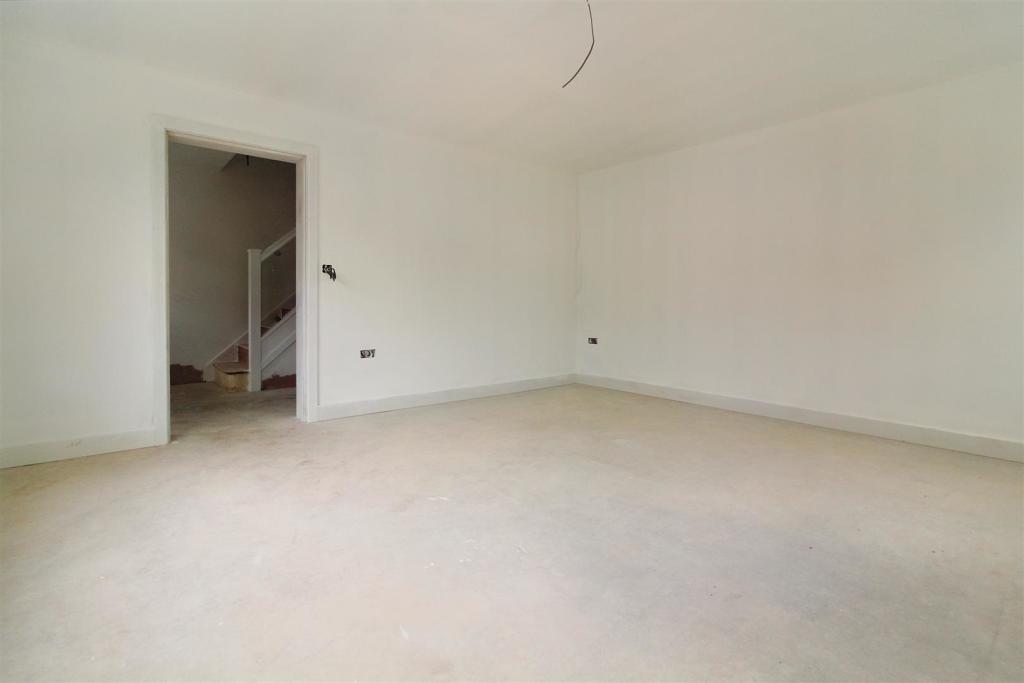 4 bedroom detached house for sale in New Lane, Skelmanthorpe