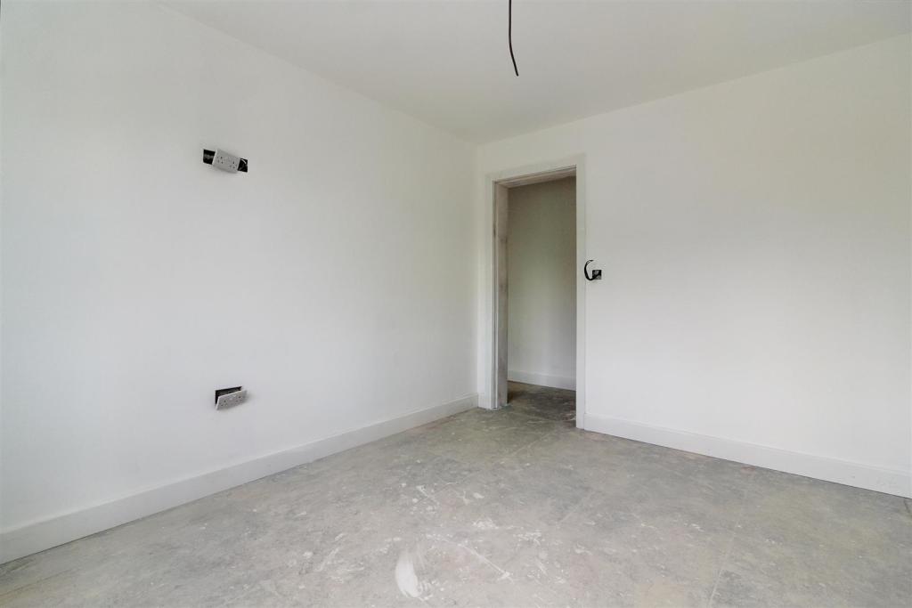 4 bedroom detached house for sale in New Lane, Skelmanthorpe