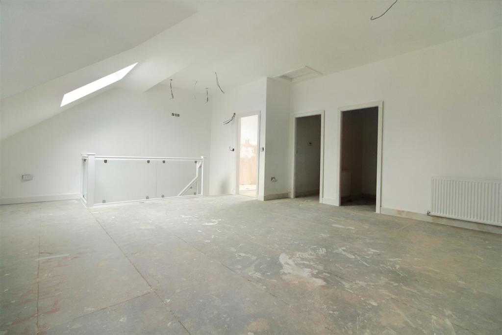 4 bedroom detached house for sale in New Lane, Skelmanthorpe