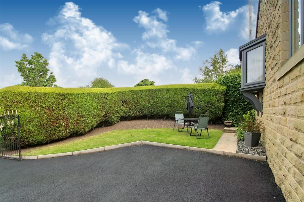 4 bedroom detached bungalow for sale in Ings Mill Avenue, Clayton West