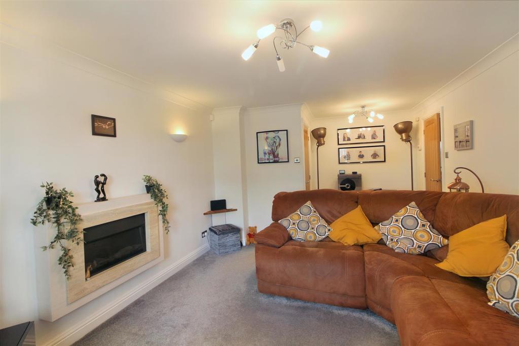 4 bedroom detached bungalow for sale in Ings Mill Avenue, Clayton West