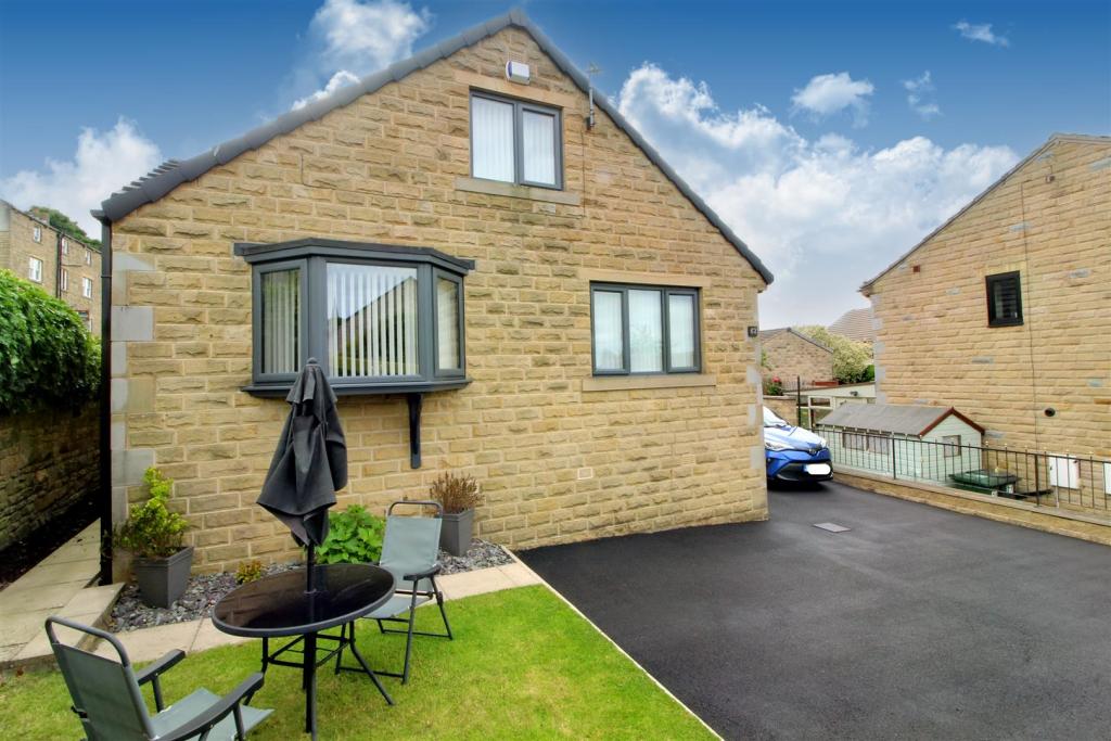 4 bedroom detached bungalow for sale in Ings Mill Avenue, Clayton West