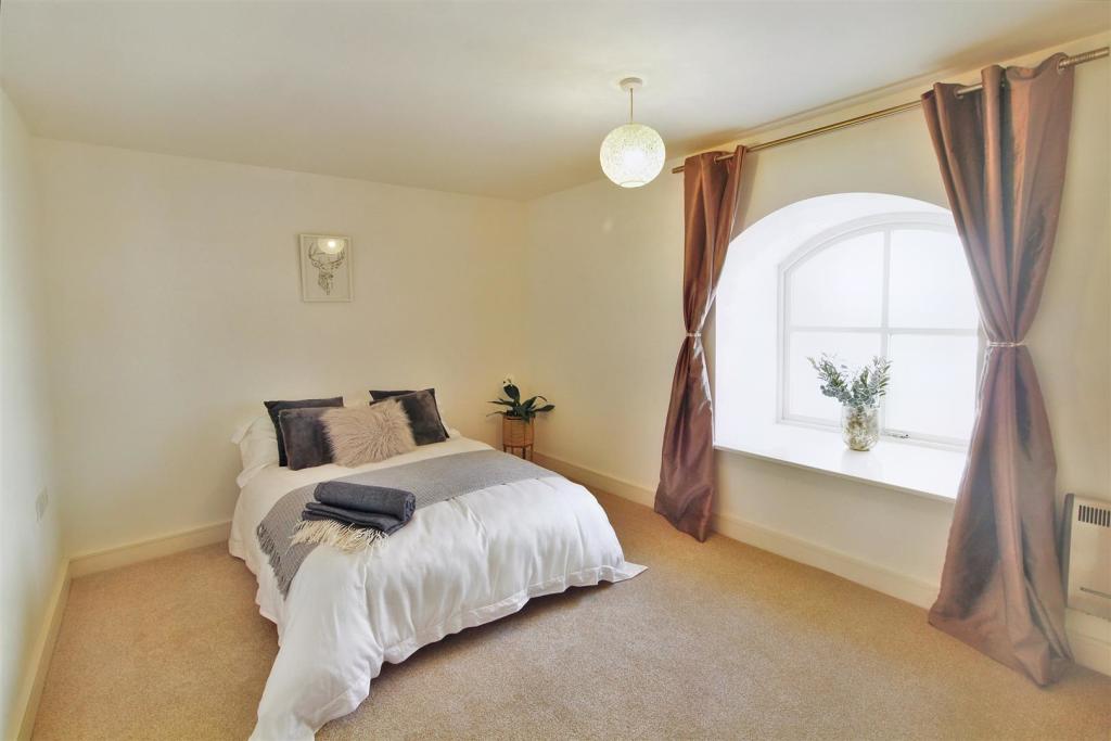 2 bedroom apartment for sale in The Park, Kirkburton, Huddersfield, HD8