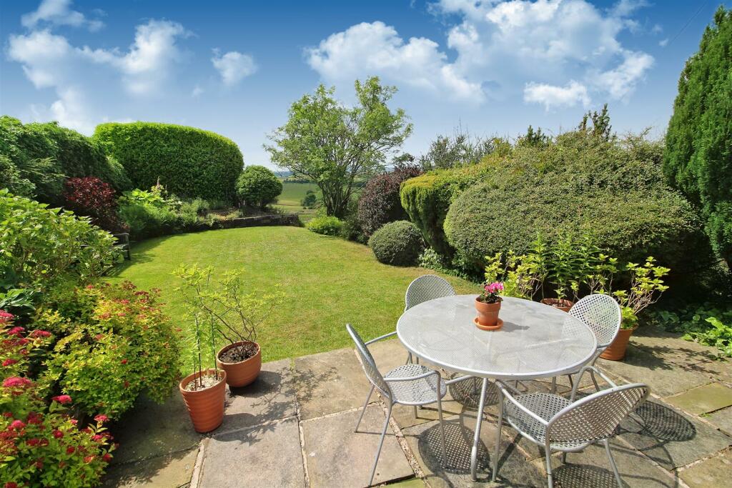 4 bedroom detached house for sale in Gatehead Lane, Hepworth, Holmfirth