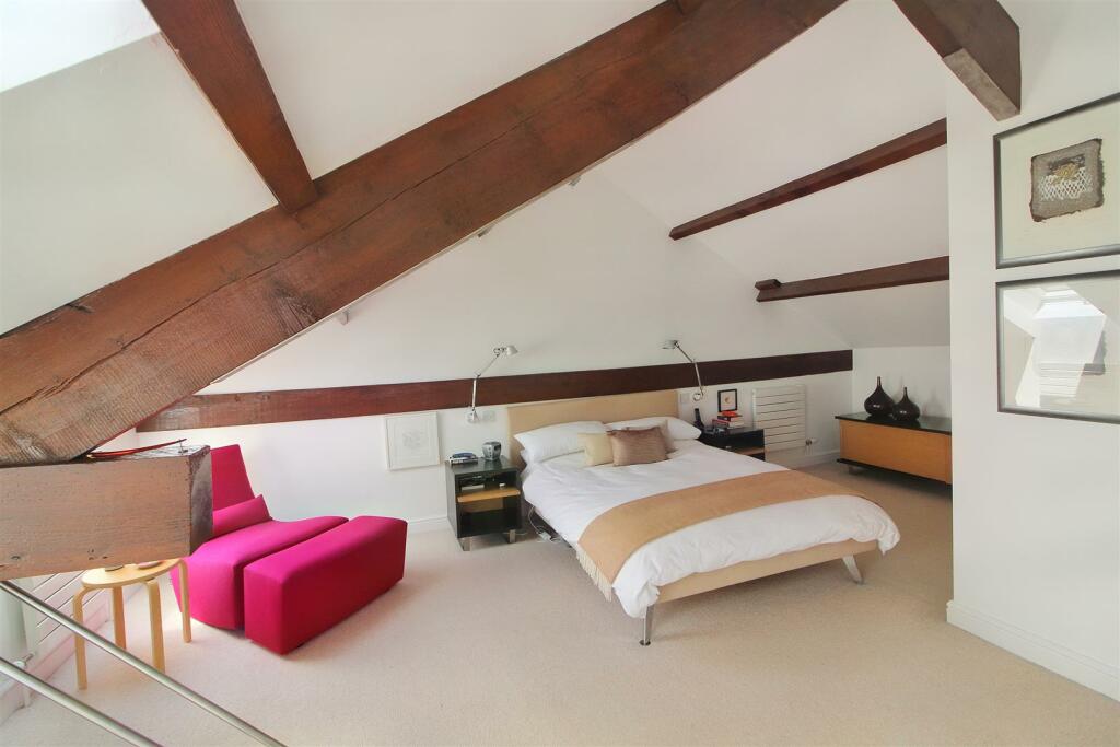 4 bedroom detached house for sale in Gatehead Lane, Hepworth, Holmfirth