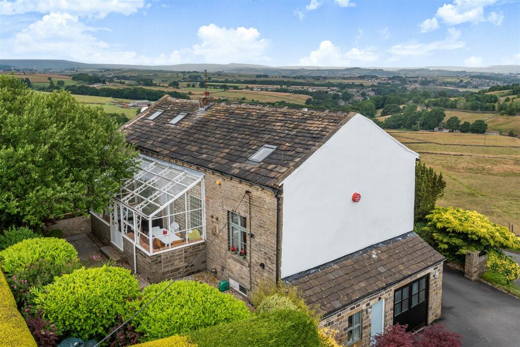 4 bedroom detached house for sale in Gatehead Lane, Hepworth, Holmfirth