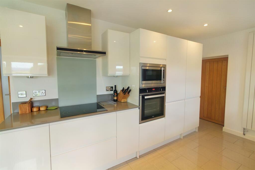 4 bedroom detached house for sale in Gatehead Lane, Hepworth, Holmfirth