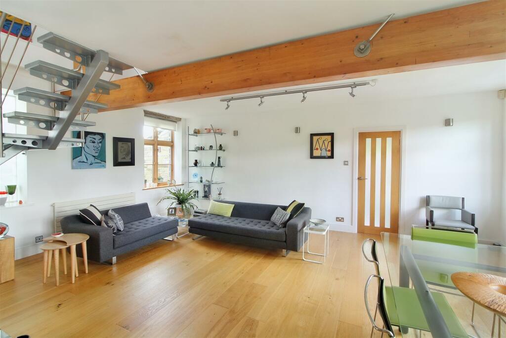 4 bedroom detached house for sale in Gatehead Lane, Hepworth, Holmfirth