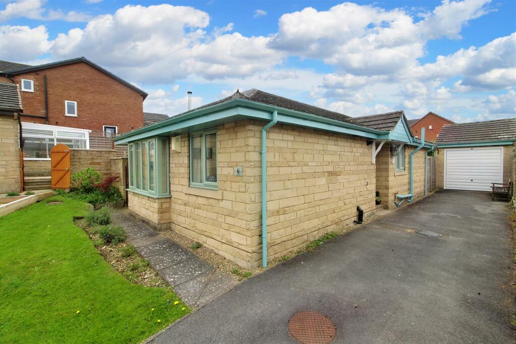 3 bedroom detached bungalow for sale in Poplar Rise, Skelmanthorpe