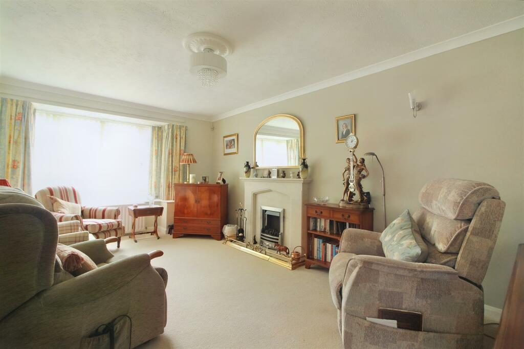 3 bedroom detached bungalow for sale in Poplar Rise, Skelmanthorpe