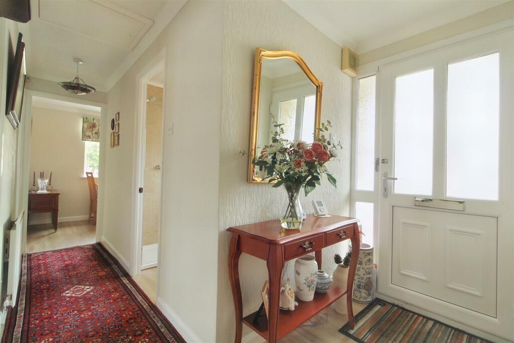 3 bedroom detached bungalow for sale in Poplar Rise, Skelmanthorpe