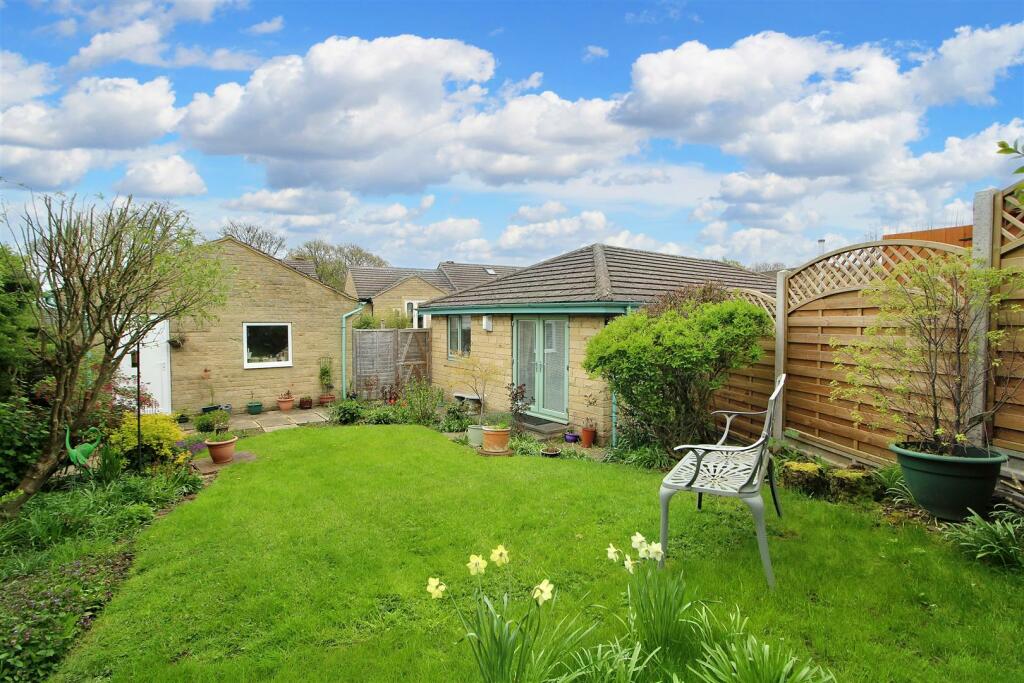 3 bedroom detached bungalow for sale in Poplar Rise, Skelmanthorpe
