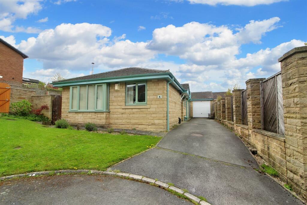 3 bedroom detached bungalow for sale in Poplar Rise, Skelmanthorpe