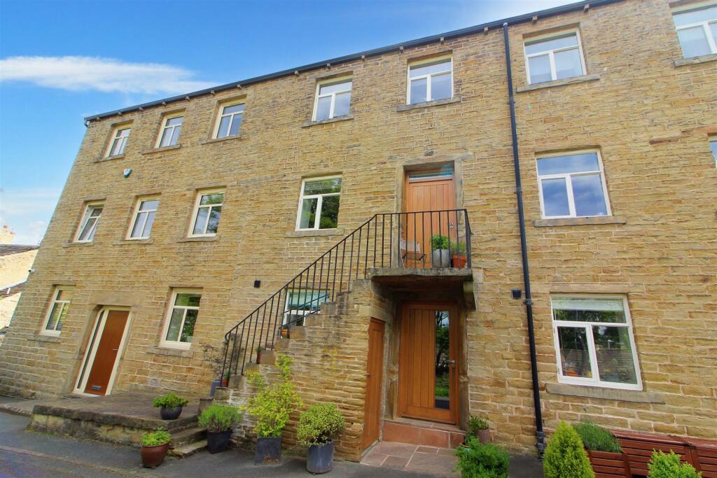 2 bedroom terraced house for sale in Green Grove, Kirkburton, Huddersfield, HD8 0UL, HD8