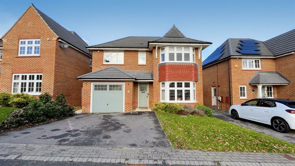 3 bedroom detached house for sale in Heritage Court, Scissett