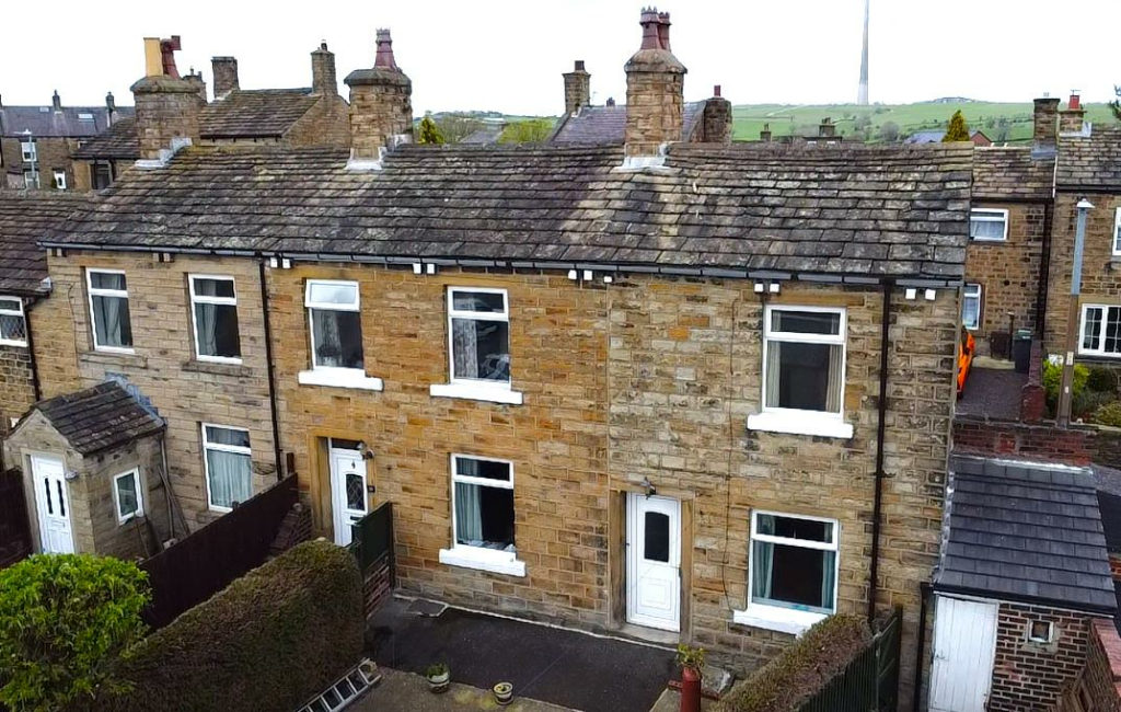 3 bedroom cottage for sale in Gib Lane, Skelmanthorpe, Huddersfield