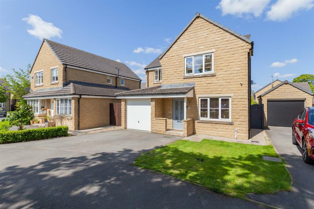 4 bedroom detached house for sale in Holly Road, Scissett, Huddersfield