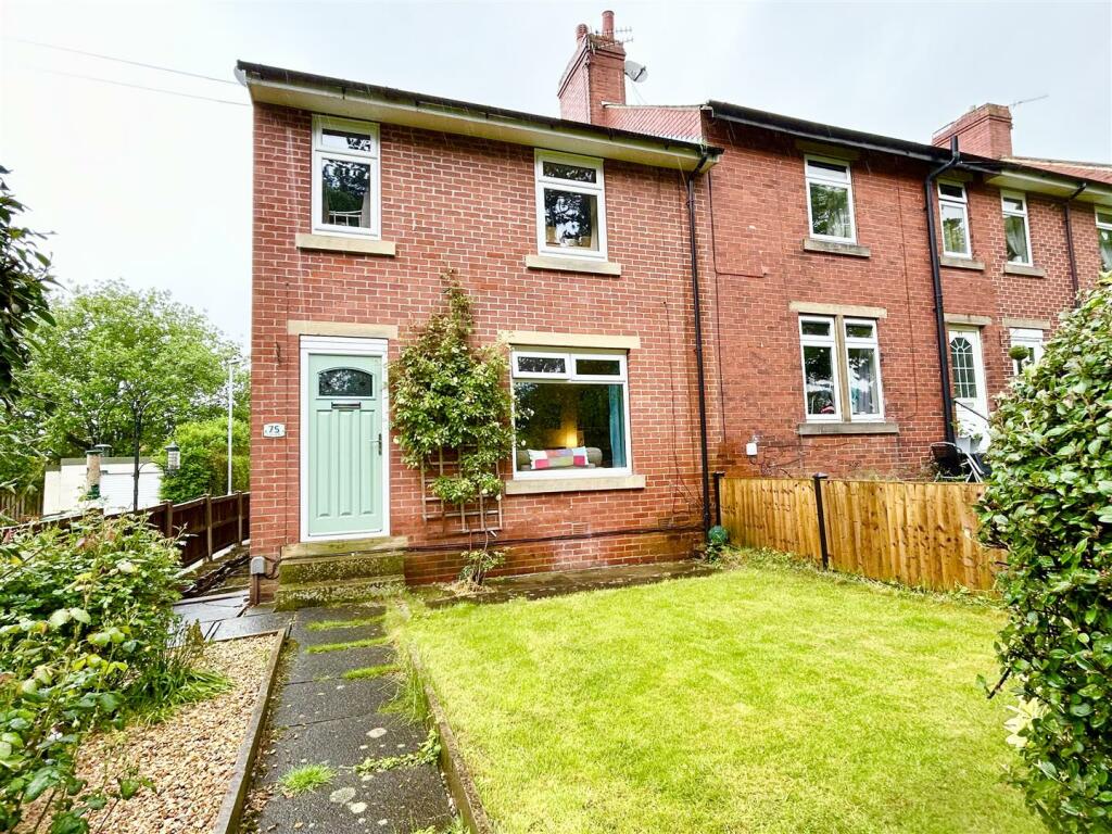 3 bedroom end of terrace house for sale in Turnshaw Road, Kirkburton, HD8 0TL, HD8
