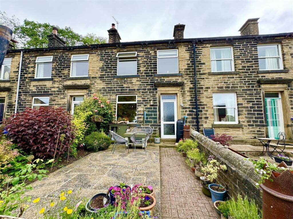 2 bedroom character property for sale in Cliffe Road, Shepley, HD8 8DF, HD8