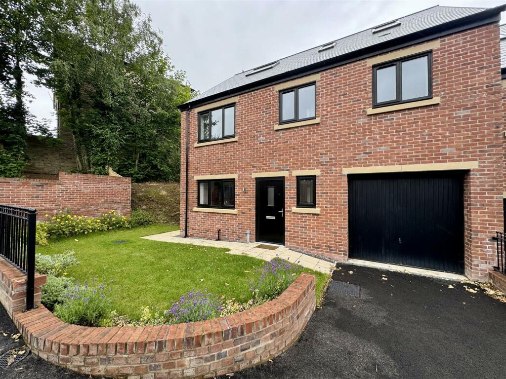 4 bedroom semi-detached house for sale in Station Road, Skelmanthorpe ...