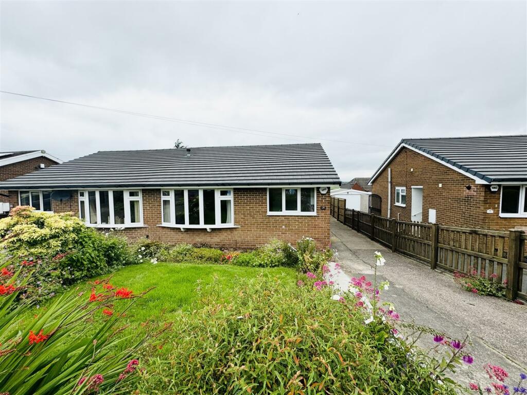 2 bedroom semidetached house for sale in Beechfield Avenue