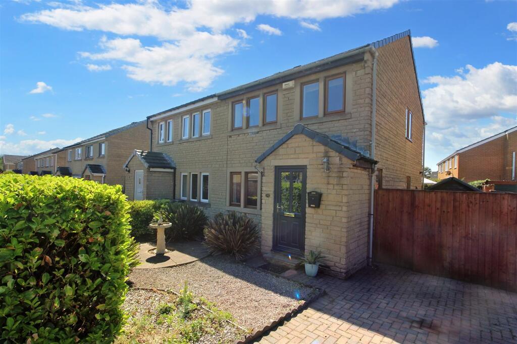 Main image of property: Cotswold Mews, Kirkburton, HD8 0XE