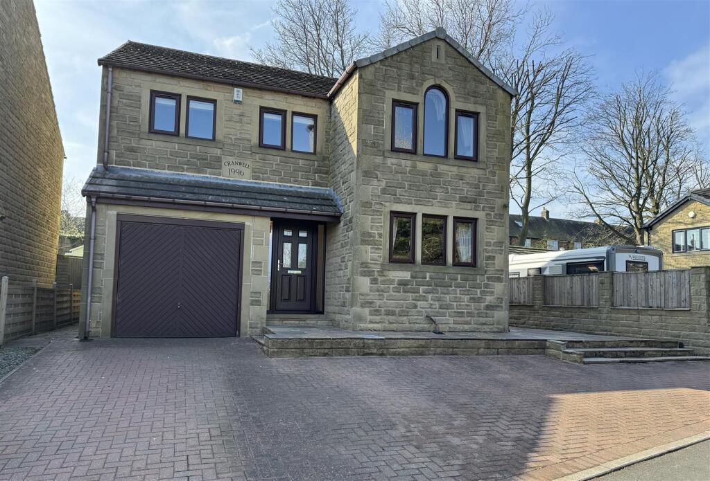 Main image of property: Park Lodge View, Skelmanthorpe, HD8 9UN