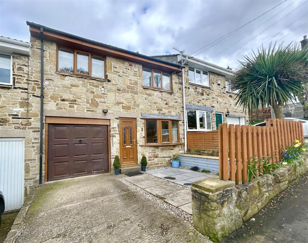 Main image of property: Victoria Street, Clayton West, Huddersfield, HD8 9NW