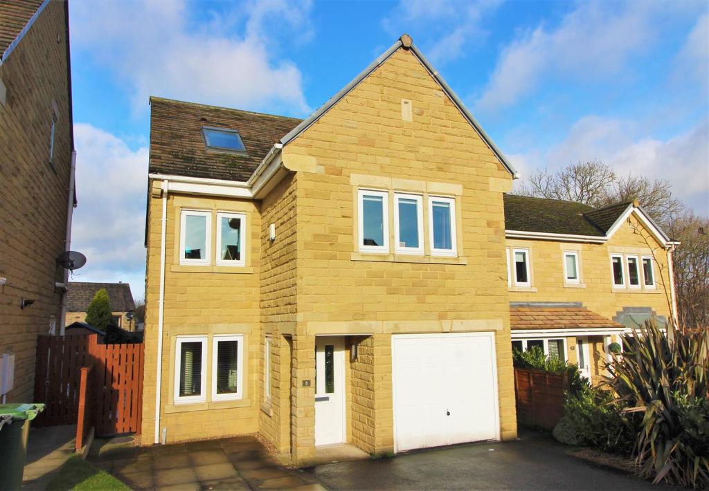 5 bedroom detached house for sale in The Maltings, Shepley, Huddersfield, HD8 8FA, HD8
