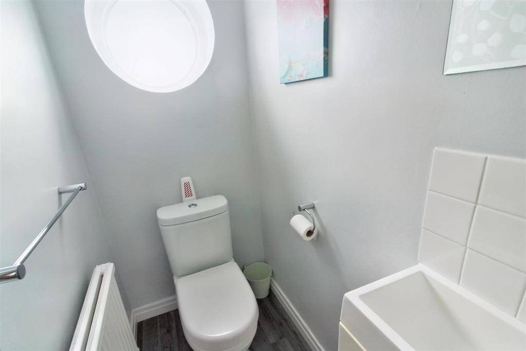 4 bedroom detached house for sale in Gregory Drive, Kirkburton, Huddersfield HD8 0XH, HD8