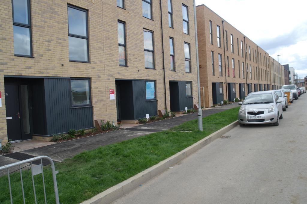 5 bedroom town house for rent in Ager Avenue, DAGENHAM, RM8 1BF, RM8