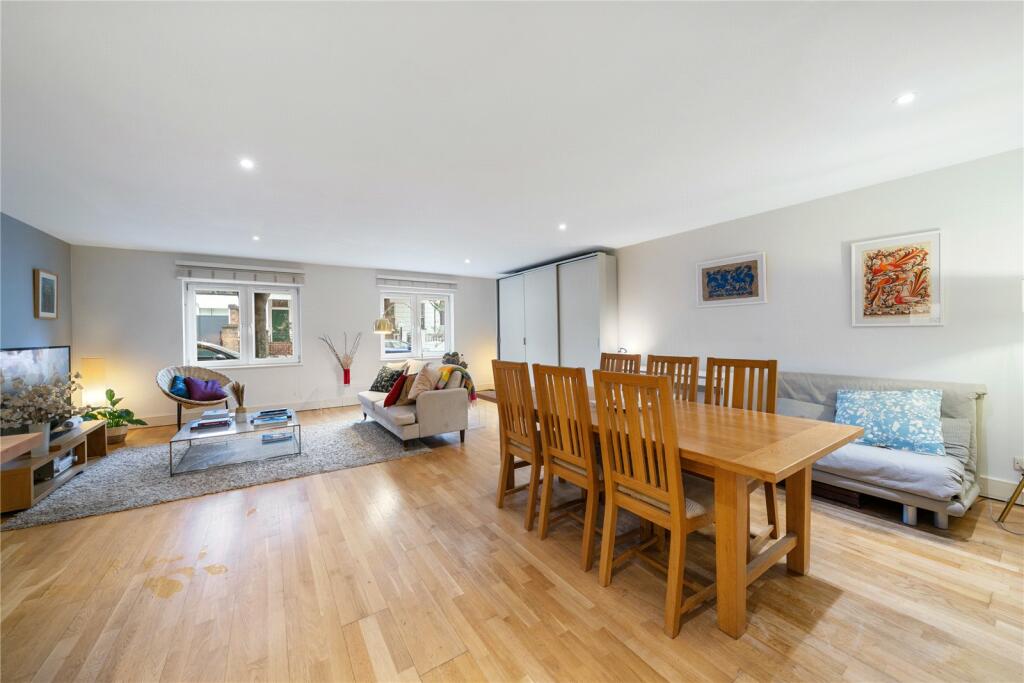 2 bedroom apartment for sale in Hereford Road, Notting Hill, W2