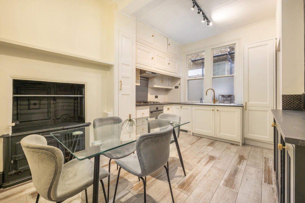 Apartment to rent on St. Quintin Avenue, North Kensington, W10